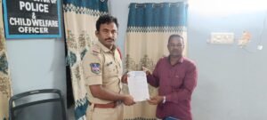 సి ఐ రామ్ రెడ్డిపై చర్యలూ తీసుకోవాలి అంటూ యస్ హెచ్ వో కీ యన్ జీ వో శ్రీనివాస్ పిర్యాదు. 1 IMG 20240806 WA0055
