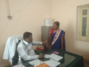 వణికిస్తున్న వైరల్ ఫీవర్ ఆస్పత్రులకు క్యూ కడుతున్న జనాలు.. 2 IMG 20240827 WA0137