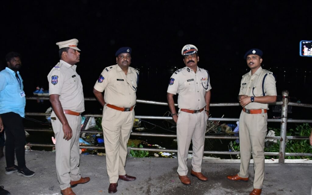 వినాయక నిమజ్జనాలను పర్యవేక్షించిన మల్టీజోన్-II, ఐజీ వి.సత్యనారాయణ 1 IMG 20240917 215558