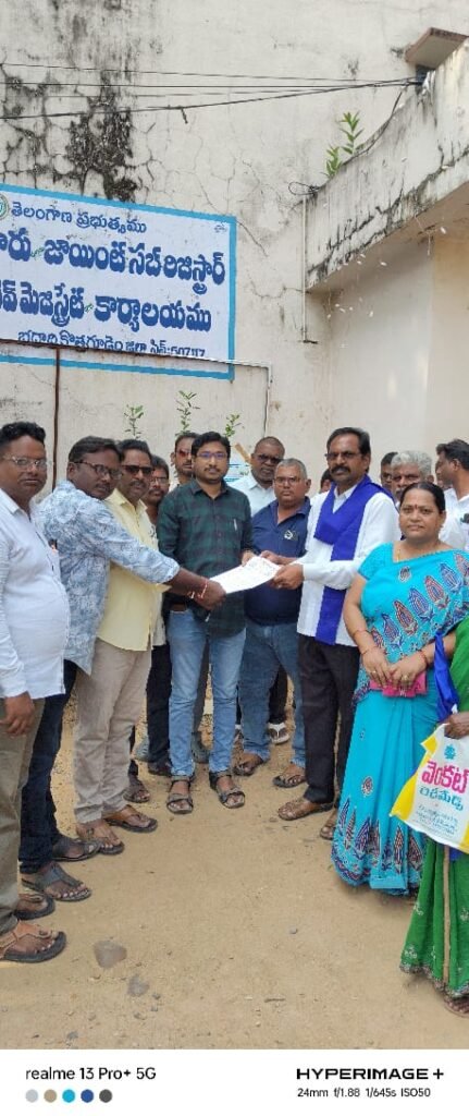 వెనుకబడిన ఎస్సీ కులాలను ప్రభుత్వం ఆదుకోవాలని తాసిల్దార్ కు వినతి 1 IMG 20241108 WA0278 1