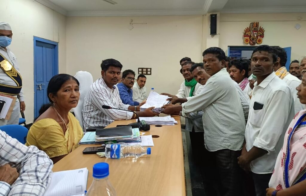 పోడు పట్టాల భూములకు వ్యవసాయ కరెంటు పర్మిషన్ ఇవ్వాలి 1 IMG 20241118 WA0120