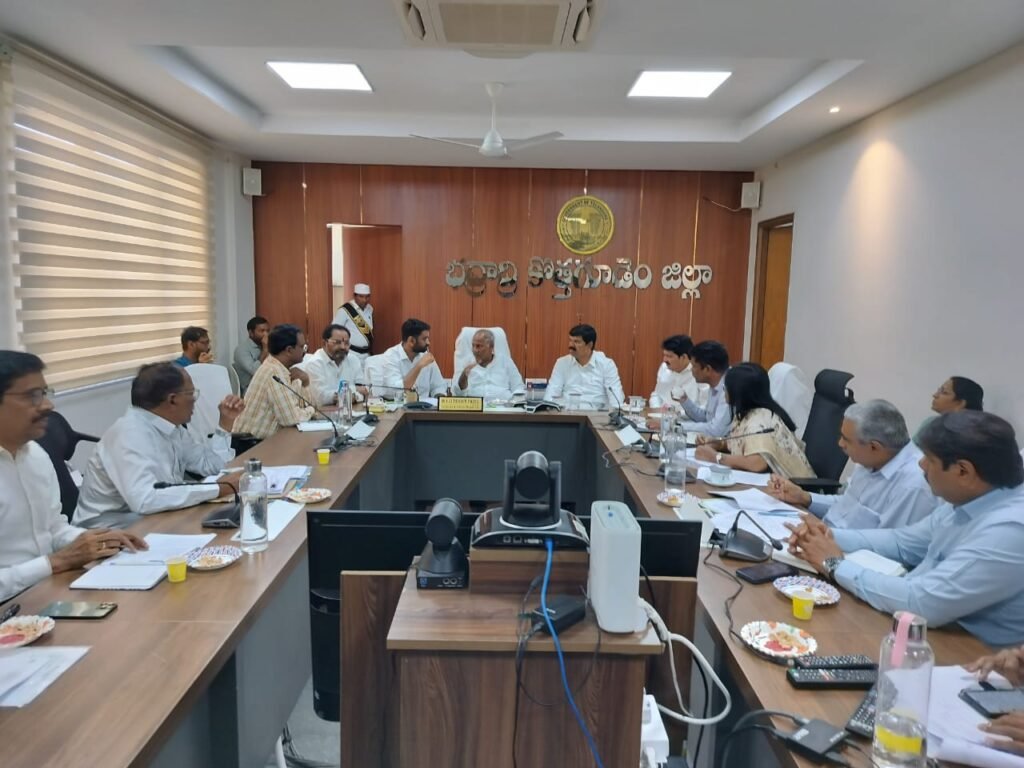 సీఎస్ఆర్ నిధులపై ఎమ్మెల్యేతో కలెక్టర్ జితేష్ వి.పాటిల్ సమీక్ష 1 IMG 20241120 WA0176