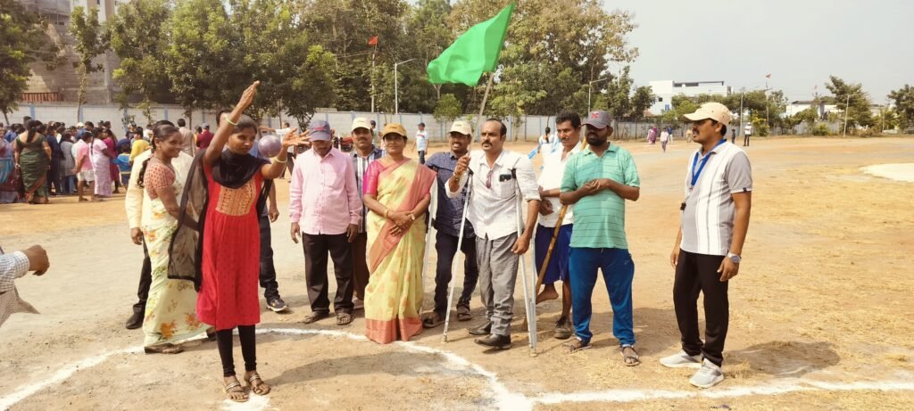 జిల్లా స్థాయి దివ్యాంగుల ఆటల పోటీలు పాల్గొన్న కూనంనేని 1 IMG 20241120 WA0185