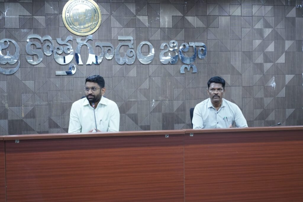 సర్వే వివరాలు పకడ్బందీగా ఆన్లైన్ చేయాలి జిల్లా కలెక్టర్ జితేష్ వి.పాటిల్ 1 IMG 20241121 WA0221