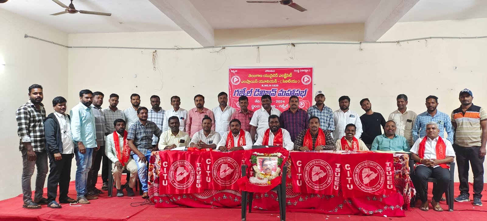 కార్మికులు