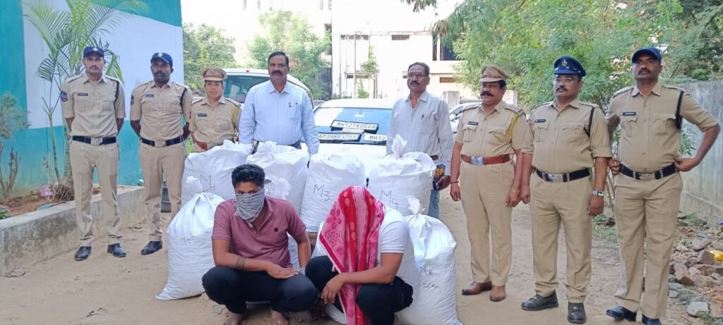 భద్రాచలం ఆర్టిఓ చెక్పోస్ట్ వద్ద గంజాయి పట్టుకున్న ఎక్సైజ్ అధికారులు 1 IMG 20241128 WA0264