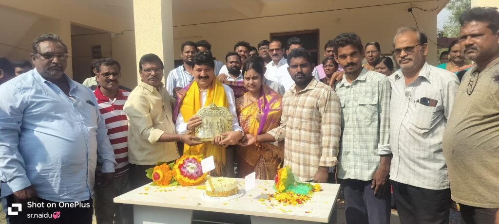 ఎమ్మెల్యే తెల్లం వెంకట్రావు , ప్రవీణ పెళ్లిరోజు సందర్భంగా శుభాకాంక్షలు తెలియజేసిన మండల నాయకులు. 1 IMG 20241129 WA0044 1