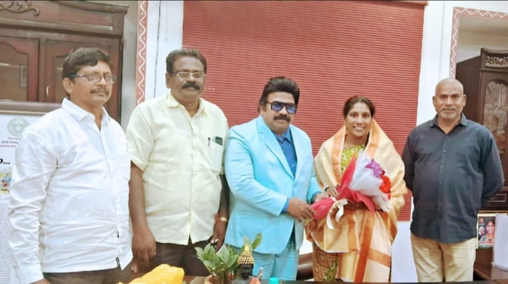 మండలి చైర్మన్ గుమ్మడి వెన్నెలకు డాక్టర్ మద్దెల సన్మానం 1 IMG 20241201 WA0230