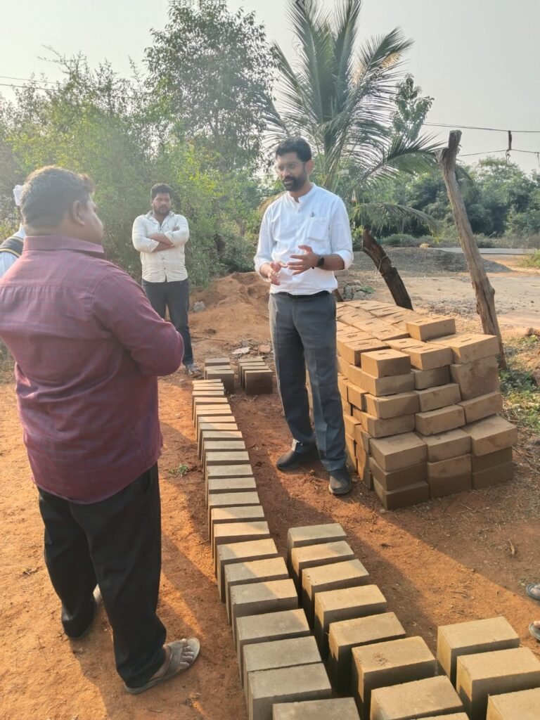 మట్టి ఇటుకలతో ప్రహరీ గోడ నిర్మాణ పనులను పరిశీలించిన జిల్లా కలెక్టర్ జితేష్ వి. పాటిల్ 1 IMG 20241214 WA0304