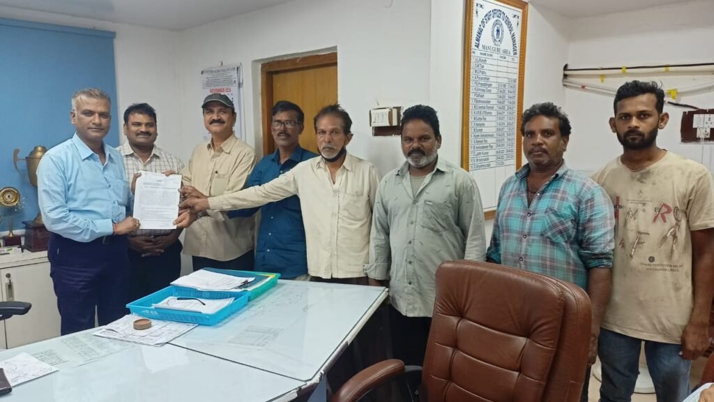 సింగరేణి కాంటాక్ట్ కార్మికుల హై పవర్ కమిటీ వేతనాలు అమలు చేయాలి 1 IMG 20241220 WA0173