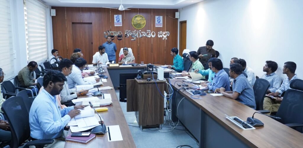 పెండింగ్ దరఖాస్తుల పై దృష్టి సారించాలి ఎలక్ట్రోల్ అబ్జర్వర్ బాలమాయాదేవి. 1 IMG 20241222 WA0192