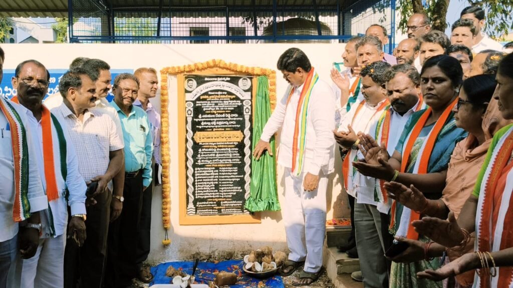 అభివృద్ధి పనులను ప్రారంభించిన ఎమ్మెల్యే పాయం 1 IMG 20241223 WA0150