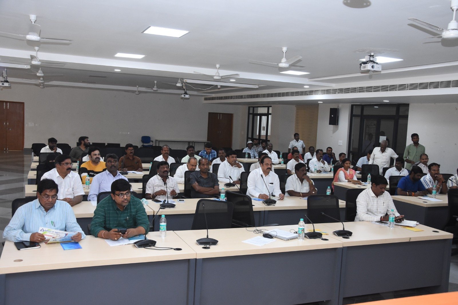 ఎగుమతి కార్యాచరణ ప్రణాళికలపై వ్యవస్థాపక అవగాహన :..కలెక్టర్ ఆశిష్ సాంగ్వాన్ 1 IMG 20250108 WA0069