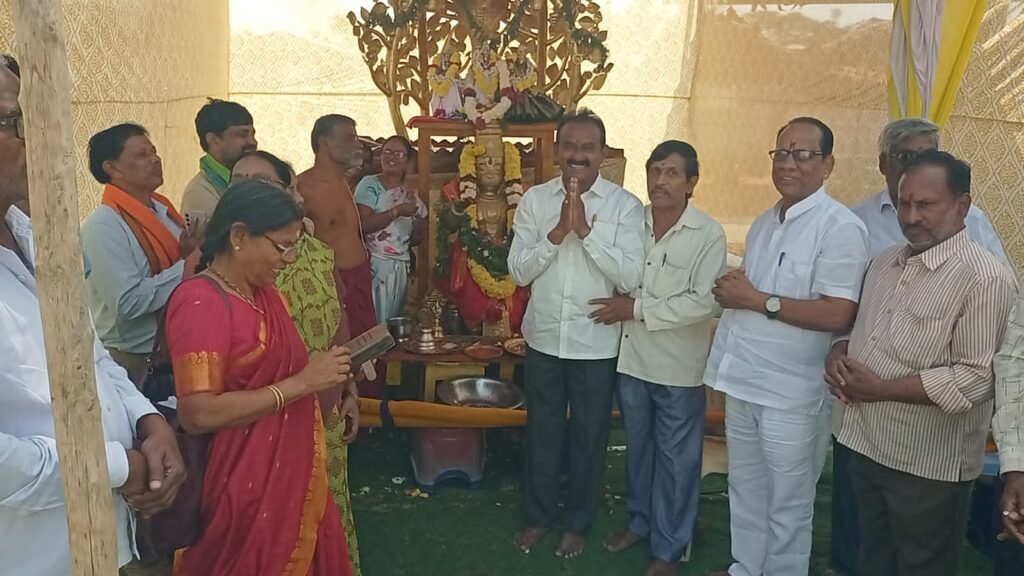 ముక్కోటి ఏకాదశి పర్వదినం కొత్తగూడెం రైల్వే స్టేషన్ లో 1 IMG 20250110 WA0261