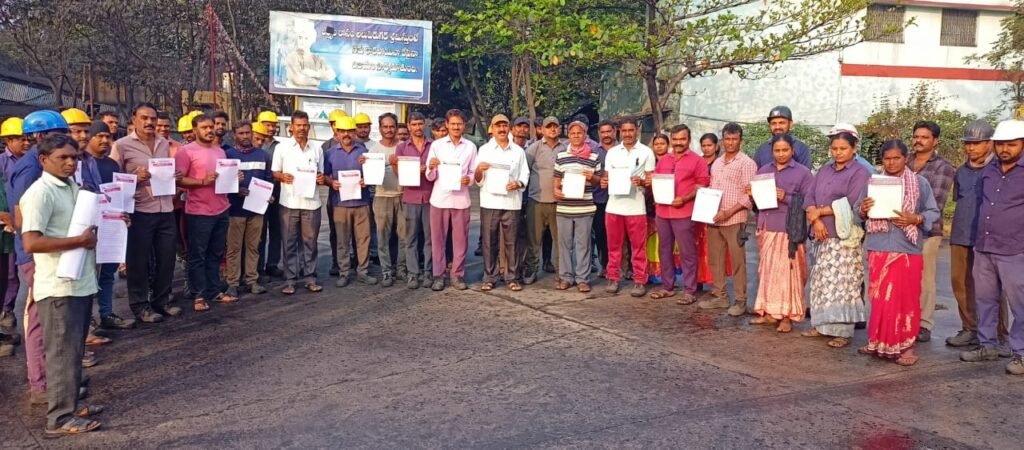 సింగరేణి కాంట్రాక్ట్ కార్మికుల అమానవీయ పెనాల్టీ రద్దు చేయాలి 1 IMG 20250215 WA0295