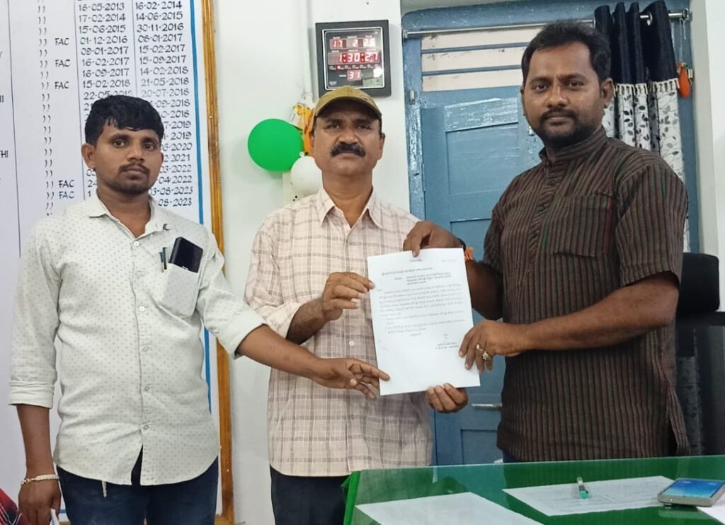 మండల పరిధిలోని వలస గొత్తి కోయల గ్రామాల గిరిజనులకు ఆరోగ్యశ్రీ కార్డులు మంజూరు 1 IMG 20250217 WA0410 1