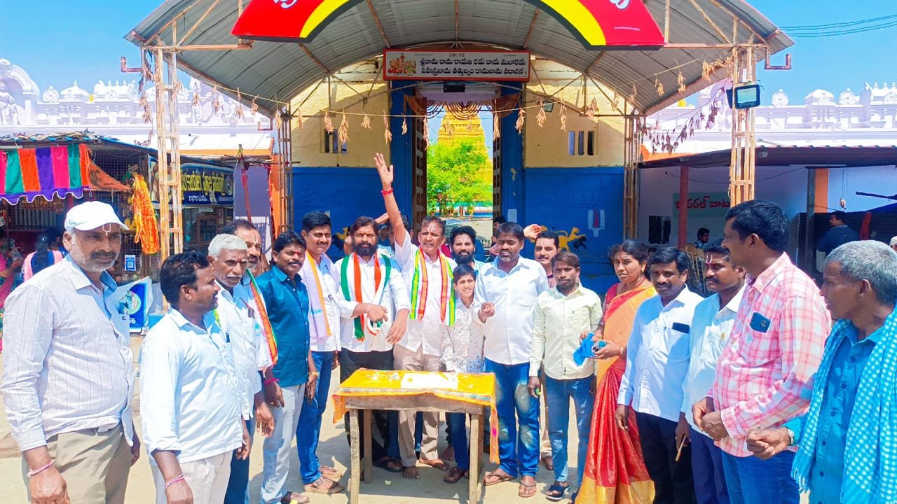 రాష్ట్ర బీసీ సంక్షేమ రవాణా శాఖ మంత్రి పొన్నం ప్రభాకర్ ఘనంగా జన్మదిన వేడుకలు 1 IMG 20250508 WA2674