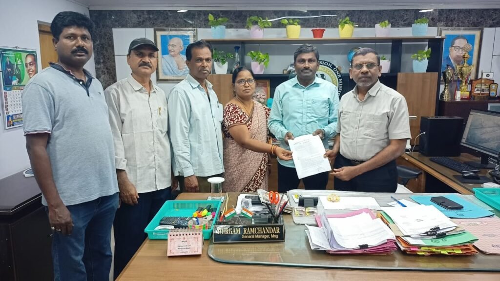 మణుగూరు పీవీ కాలనీ క్వార్టర్స్ లో చోరీల నివారణకు చర్యలు చేపట్టాలి 1 IMG 20250514 WA0145