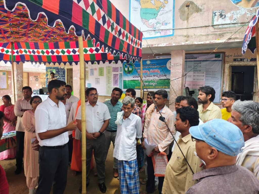 రెవిన్యూ సదస్సులను సద్వినియోగం చేసుకోవాలి : జిల్లా కలెక్టర్ జితేష్ వి. పాటిల్ 1 IMG 20250514 WA0147