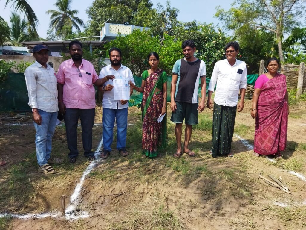 ఇందిరమ్మ ఇంటి ముగ్గును ప్రారంభించిన సెక్రటరీ రవి* 1 IMG 20250606 WA01061