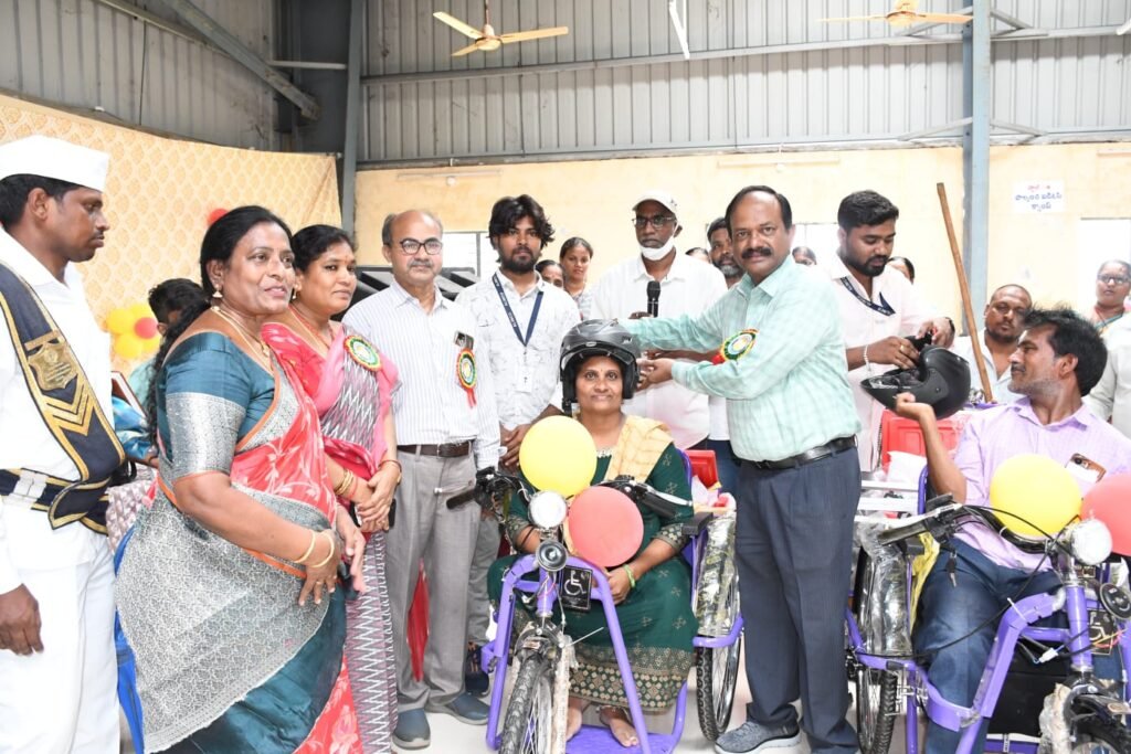 దివ్యాంగులకు సహాయ ఉపకరణా సైకిల్ల పంపిణీ 1 IMG 20250609 WA0248