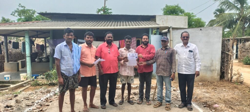ఇందిరమ్మ ఇంటినీ ప్రారంభించిన గ్రామ సెక్రటరీ రవి 1 IMG 20250610 WA0091