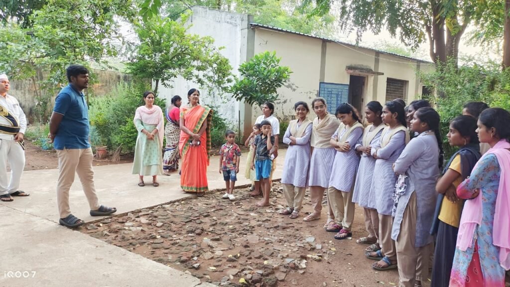 గిరిజన సంక్షేమ వసతి గృహాల్లో ఐటీడీఏ పీవో పర్యవేక్షణ 1 IMG 20250612 WA0257