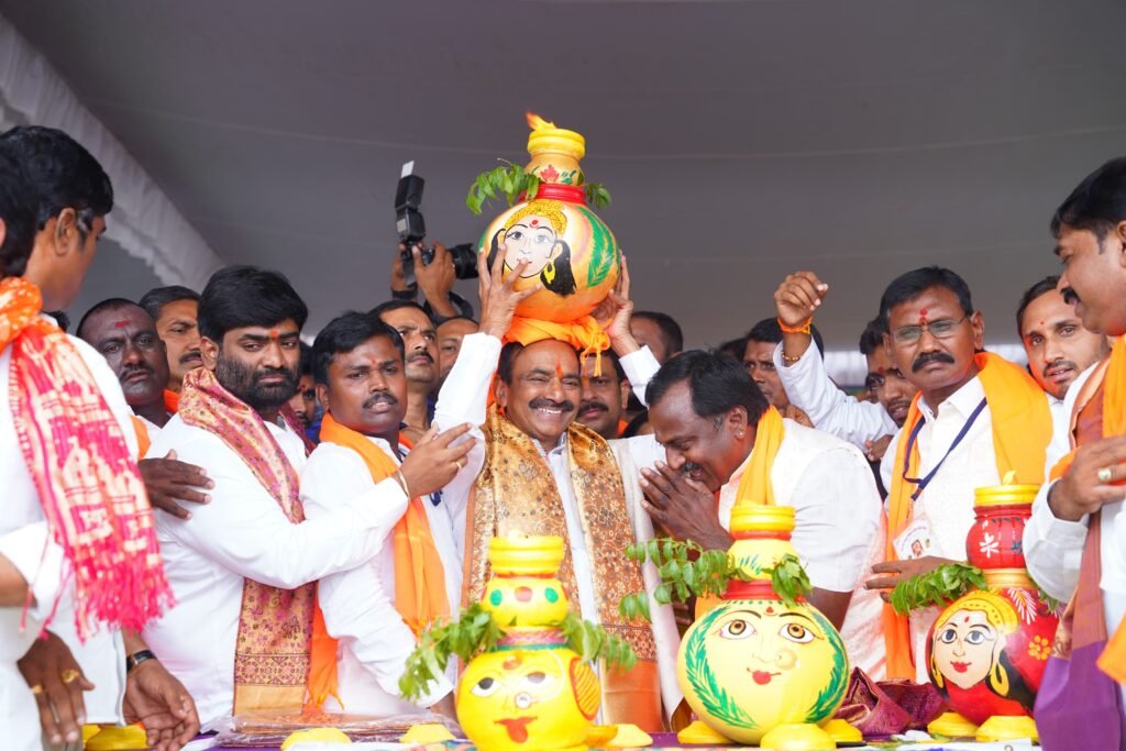 గోల్కొండ బోనాల ఉత్సవంలో ఎంపీ ఈటల 1 IMG 20250626 WA1724