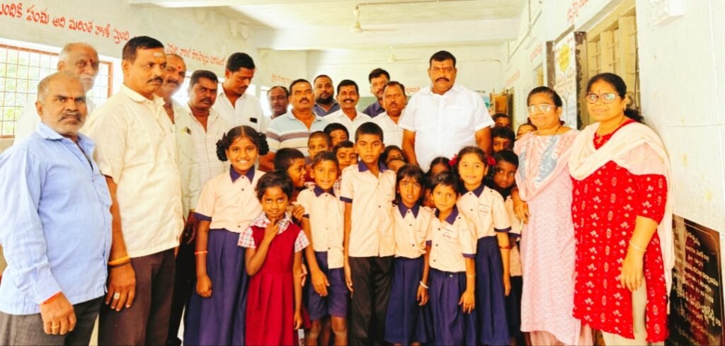 అనంతారం పాఠశాల అభివృద్ధికి సహాయం చేస్తా: సీజీఆర్ ట్రస్ట్ చైర్మన్ చిమ్ముల గోవర్ధన్ రెడ్డి 1 IMG 20250618 190757