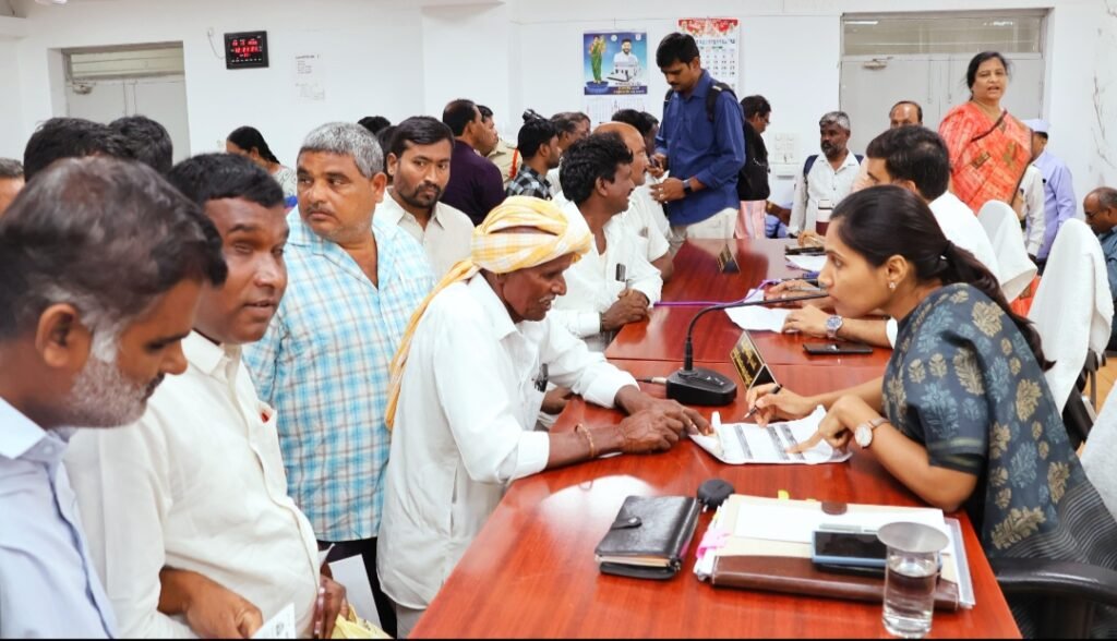 అర్జీలను త్వరితగతిన పరిష్కరించాలి: జిల్లా కలెక్టర్ ప్రావీణ్య 1 IMG 20250623 180108