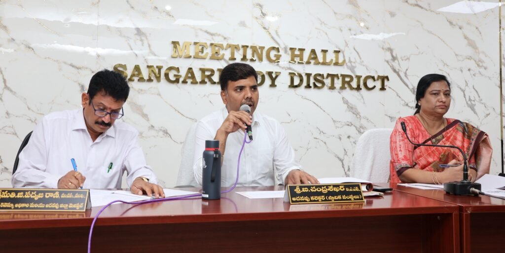 "వన మహోత్సవం" లక్ష్య సాధనకు ప్రణాళికాబద్ధంగా కృషి: అదనపు కలెక్టర్ చంద్రశేఖర్ 1 IMG 20250623 190956