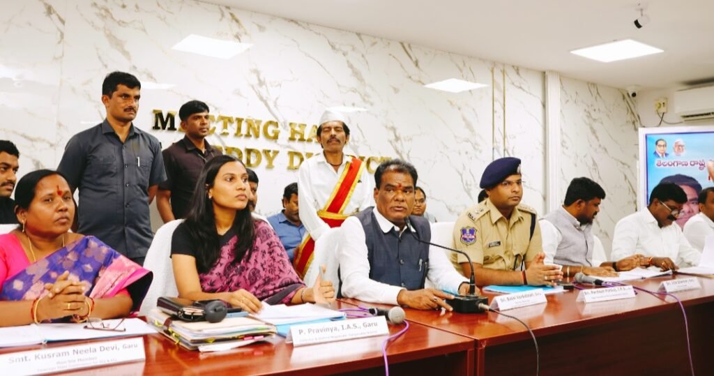 ఎస్సీ, ఎస్టీ కేసులు, భూముల సమస్యలు పరిష్కరించాలి: ఎస్సీ ఎస్టీ కమిషన్ చైర్మన్ బక్కి వెంకటయ్య 1 IMG 20250625 195706