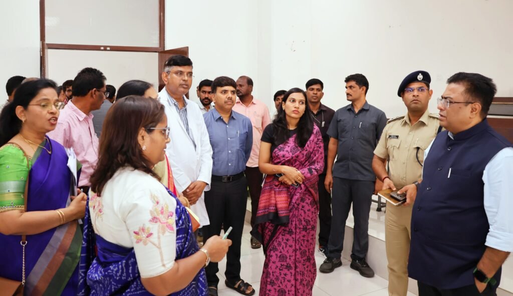 సంగారెడ్డి మెడికల్ కళాశాలను సందర్శించిన వైద్య కళాశాల పర్యవేక్షణ కమిటీ 1 IMG 20250625 200518