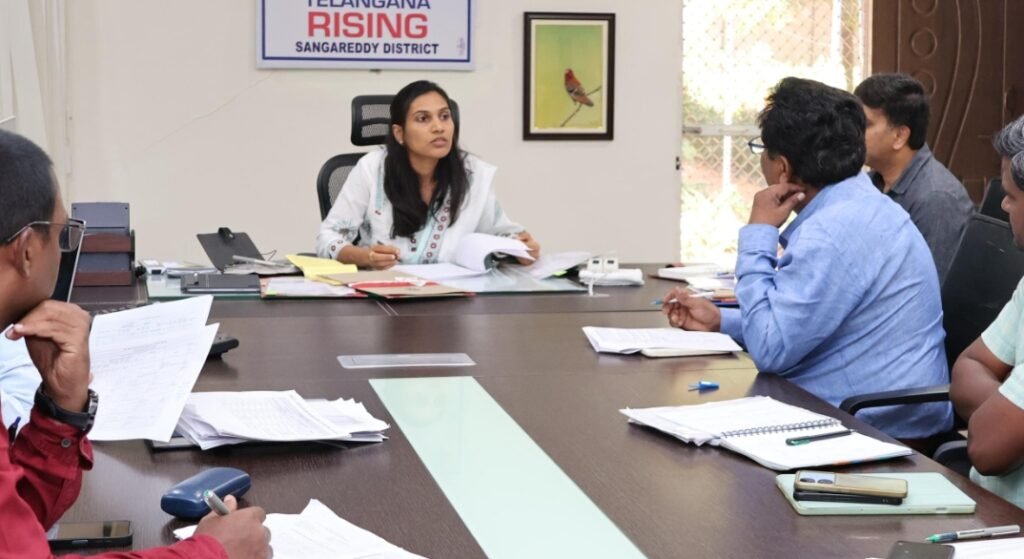 జిల్లాలో తాగునీటి సమస్య తలెత్తకుండా చర్యలు తీసుకోవాలి: జిల్లా కలెక్టర్ ప్రావీణ్య 1 IMG 20250628 174608