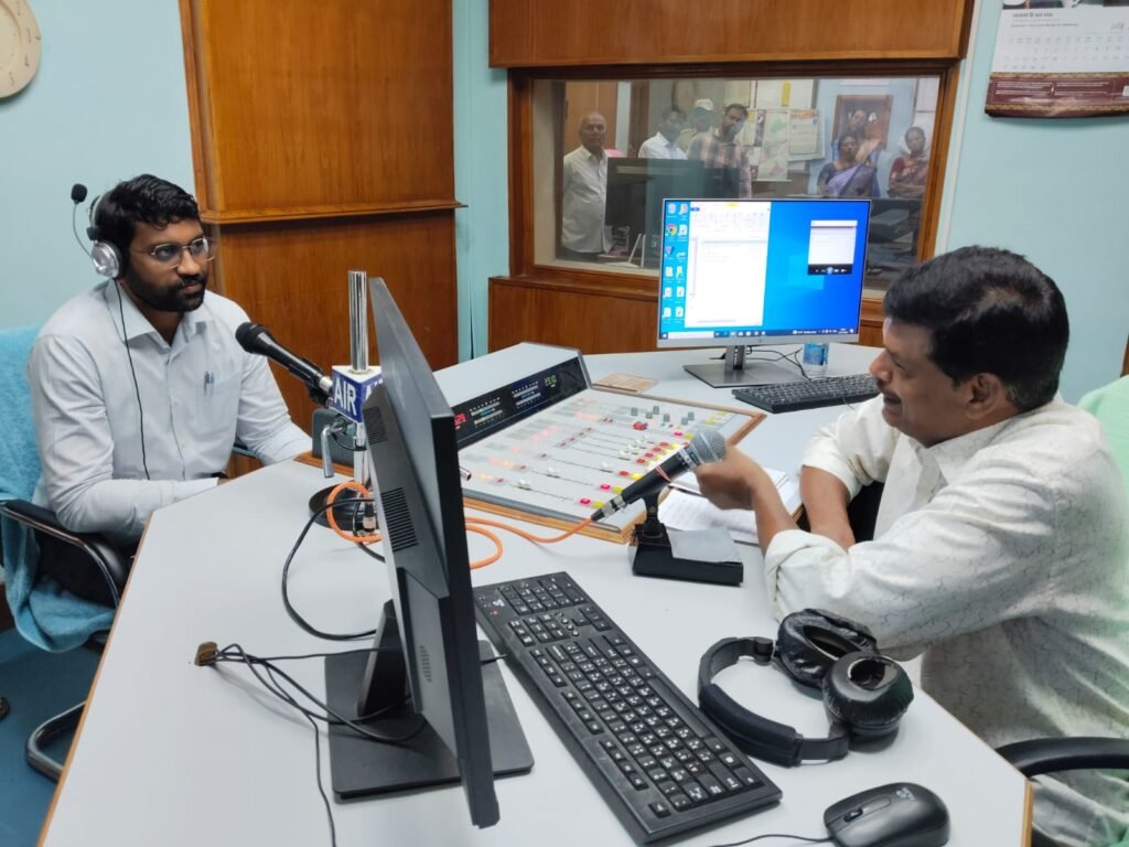 అభివృద్ధి పథంలో భద్రాద్రి కొత్తగూడెం జిల్లా *రేడియో ప్రత్యక్ష ప్రసారం ద్వారా ప్రజలతో జిల్లా కలెక్టర్ 1 IMG 20250719 WA0301