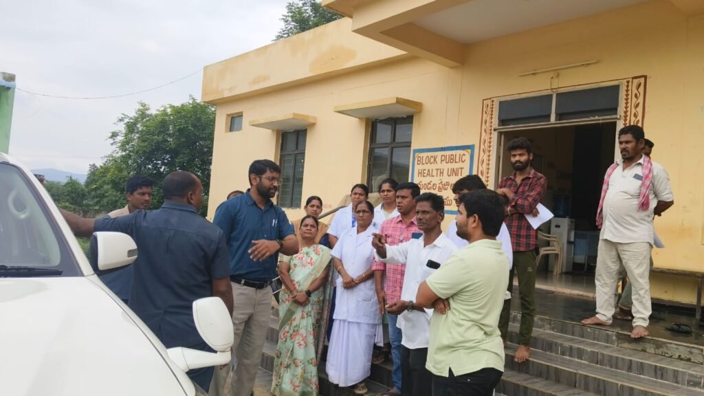 ప్రాథమిక ఆరోగ్య కేంద్రాన్ని ఆకస్మిక తనిఖీ చేసిన జిల్లా కలెక్టర్ జితేష్ వి. పాటిల్ 1 IMG 20250722 WA0264