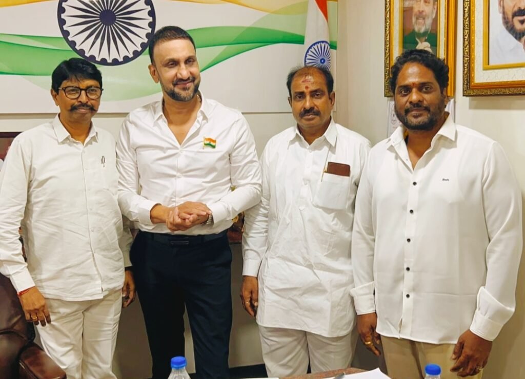 ఫెరోజ్ ఖాన్ను కలిసిన టీపీసీసీ ప్రధాన కార్యదర్శులు 1 IMG 20250703 200428