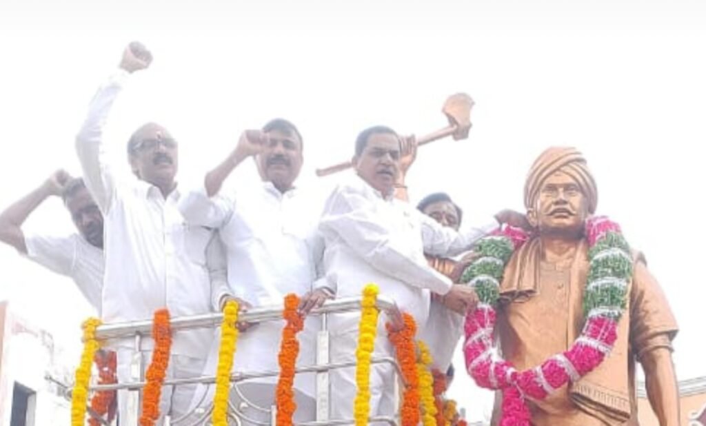 దొడ్డి కొమురయ్య స్ఫూర్తిని కొనసాగించాలి: జిల్లా గ్రంథాలయ సంస్థ చైర్మన్ అంజయ్య 1 IMG 20250704 183326